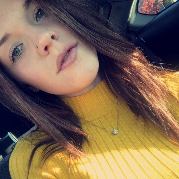 Meet your Posher, Elizabeth - Picture 2 of 2